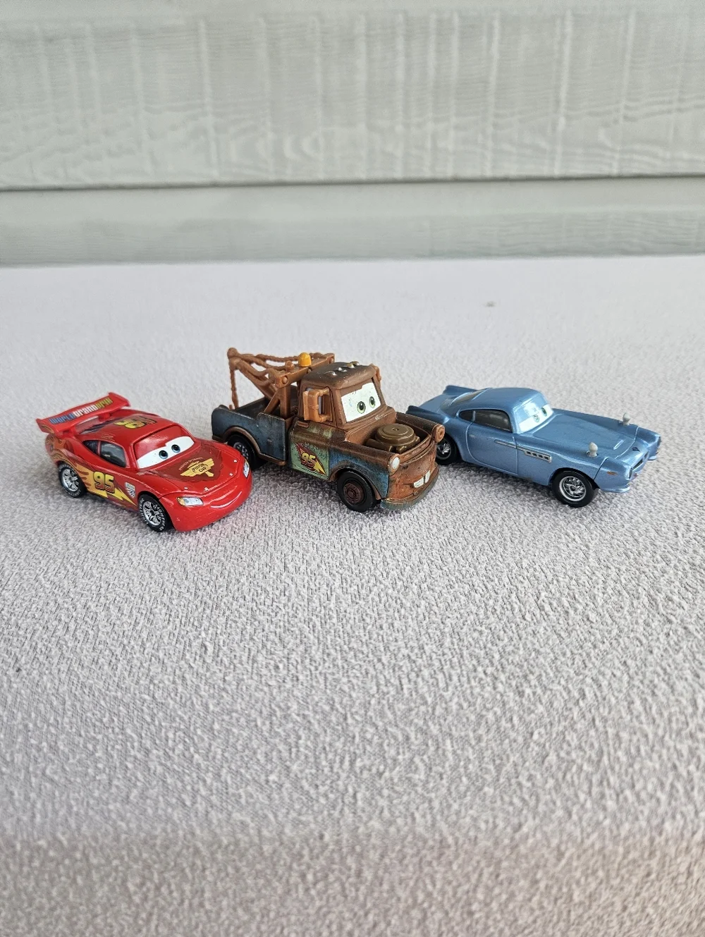 Disney Cars 2 Diecast 1:55 Lightning McQueen Mater Finn McMissile Light & Sound